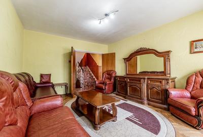 Apartament cu 3 camere decomandat, mobilat în Polivalentă