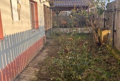 Casă individuală cu 4 camere cu Teren 439 Mp în Central - 2