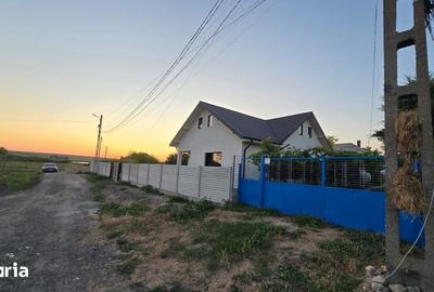 Casă cu 3 camere cu Teren 455 Mp în Corbu
