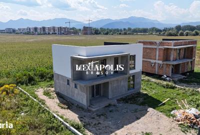 Casă cu 4 camere cu Teren 525 Mp în Sânpetru