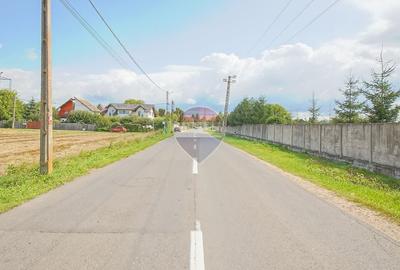 Teren de 800 mp, în Stupini