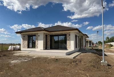 Casă cu 4 camere cu Teren 670 Mp în Corbeanca