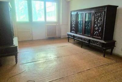 Apartament cu 3 camere semidecomandat în Lacul Tei