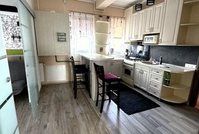 Apartament cu 3 camere decomandat, mobilat în Dealuri Oradea