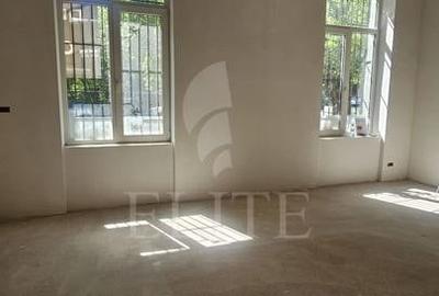 Apartament cu 4 camere semidecomandat în Central - 1