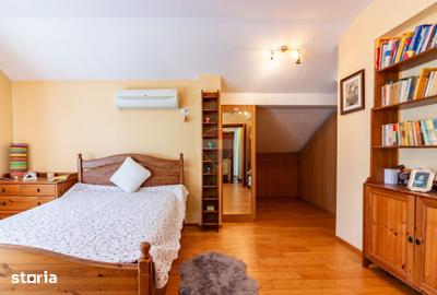 Casă cu 6 camere cu Teren 850 Mp în Corbeanca