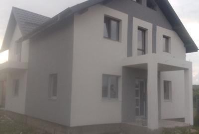 Casă cu 4 camere în Exterior Vest