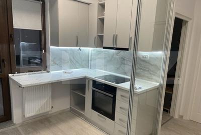 Apartament cu 3 camere decomandat în Palat - 5