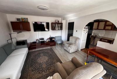 Apartament cu 3 camere semidecomandat, mobilat în Codlea