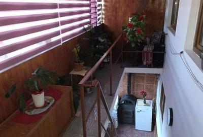Casă cu 4 camere decomandat în Central