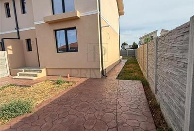 Duplex cu 4 camere cu Canalizare în Moșnița Nouă