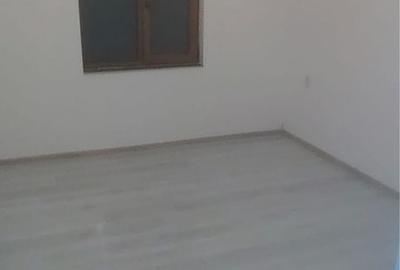 Casă cu 3 camere în Central