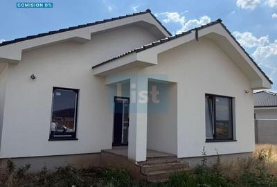 Casă cu 4 camere cu Canalizare în Sântandrei