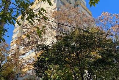 Apartament cu 4 camere decomandat în Iancului