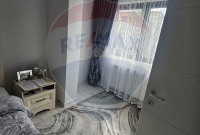Apartament cu 3 camere semidecomandat în Central