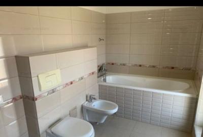 Casă cu 4 camere cu Teren 250 Mp în IAR - 7