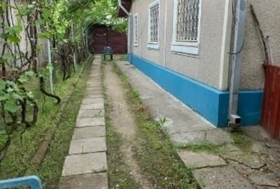Casă cu 5 camere cu Canalizare în Central