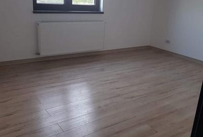 Casă cu 4 camere în Dragomirești-Deal