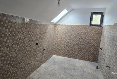 Casă cu 5 camere cu Teren 1000 Mp în Mihai Eminescu