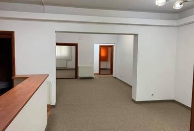 Apartament cu 3 camere semidecomandat în Foișorul de Foc