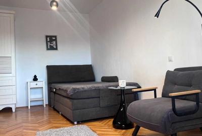 Apartament cu 3 camere decomandat, mobilat în Central