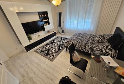Apartament cu 4 camere decomandat în Central