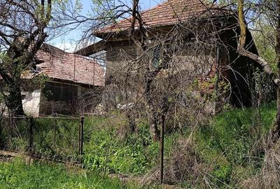 Casă cu 2 camere cu Teren 5300 Mp în Sânpaul