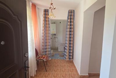 Casă cu 4 camere semidecomandat în Central