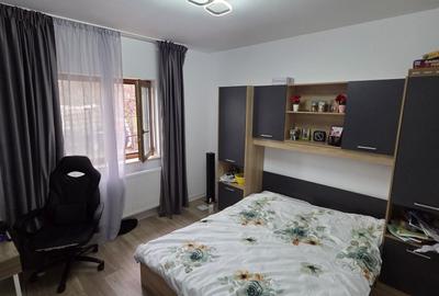 Casă cu 4 camere în Lumina