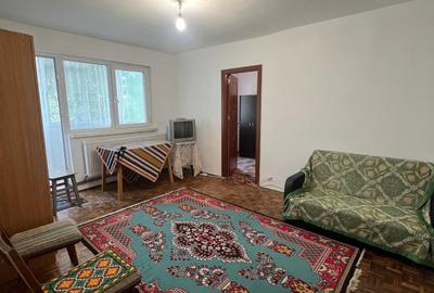 Apartament cu 2 camere semidecomandat în Craiovița Nouă