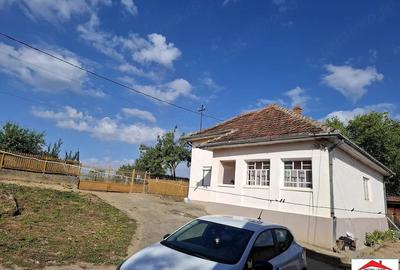 Casă cu 3 camere în Cuța