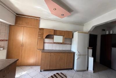 Apartament cu 4 camere decomandat, mobilat în Ștefan cel Mare