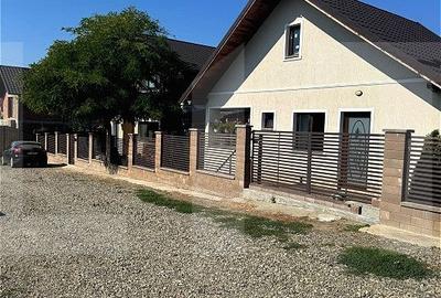 Casă cu 4 camere în Cătămărești