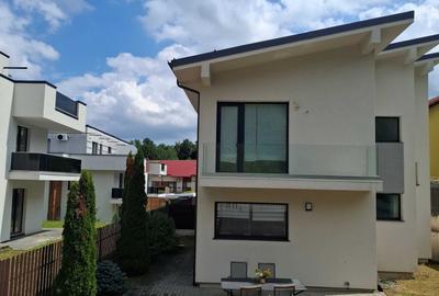 Casă cu 4 camere cu Teren 475 Mp în Câmpului