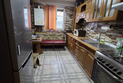 Apartament cu 4 camere decomandat în Central