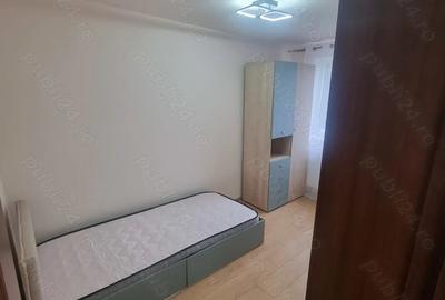 Apartament cu 3 camere semidecomandat în Central