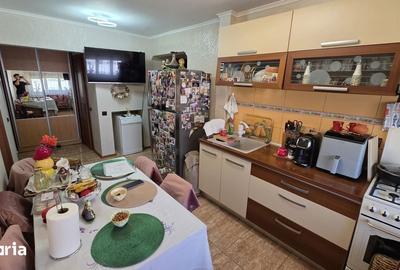 Apartament cu 3 camere decomandat în Tomis III - 11