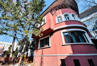 Casă individuală cu 8 camere cu Canalizare în Romană - 1