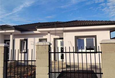 Casă cu 3 camere cu Teren 292 Mp în Moșnița Veche