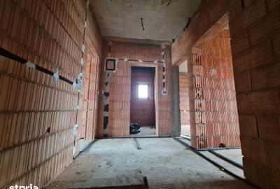 Casă cu 4 camere decomandat cu Teren 354 Mp în Vladimirescu