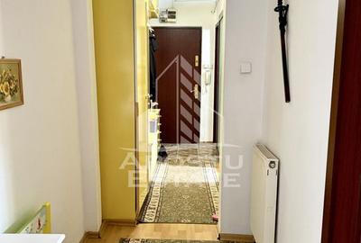 Apartament cu 3 camere semidecomandat, mobilat în Dâmbovița - 2