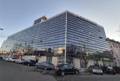 Spațiu comercial, de 215 mp, în P-ța Muncii - 7