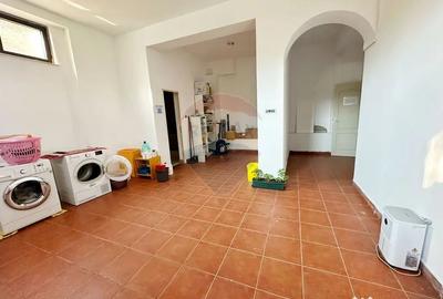 Casă cu 7 camere cu Teren 853 Mp în Iancu Nicolae