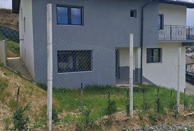 Casă cu 4 camere cu Teren 400 Mp în Exterior Vest