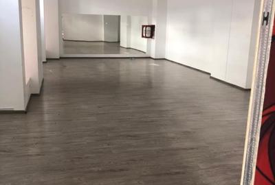 Spațiu comercial, de 352 mp, în Cetate