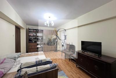 Apartament cu 3 camere semidecomandat, mobilat în Titan