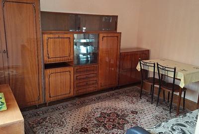 Apartament cu 3 camere semidecomandat în Calea Turzii