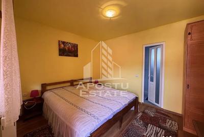 Casă cu 8 camere cu Teren 700 Mp în Sălașu de Jos