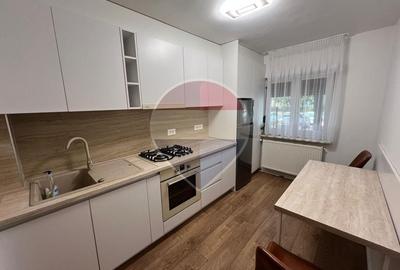 Apartament cu 2 camere decomandat, mobilat în Central