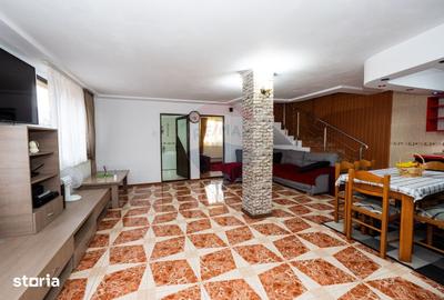 Casă cu 5 camere cu Teren 1600 Mp în Țițești - 2